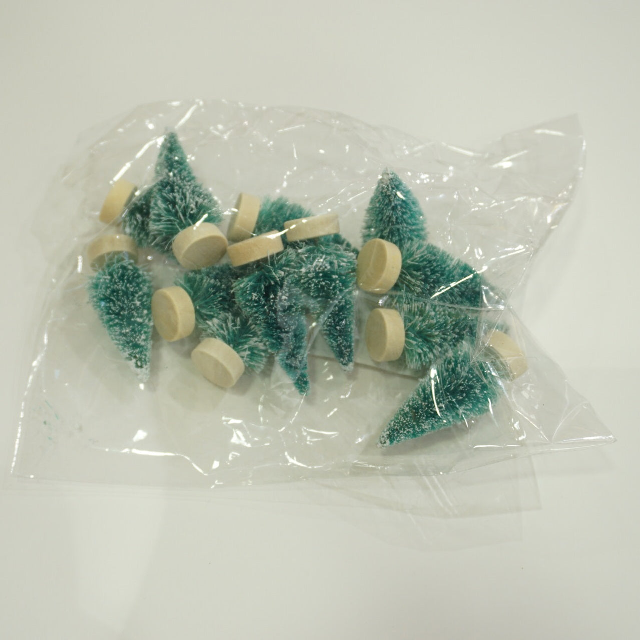 Mini Tannenbäumchen 12 Stück 4,5cm grün mit Schnee