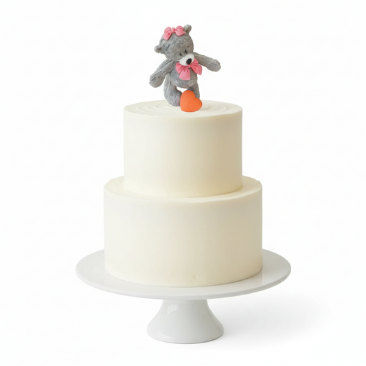 Knuddelbär stehend mit Herz – liebevoll modellierte Tortendekoration