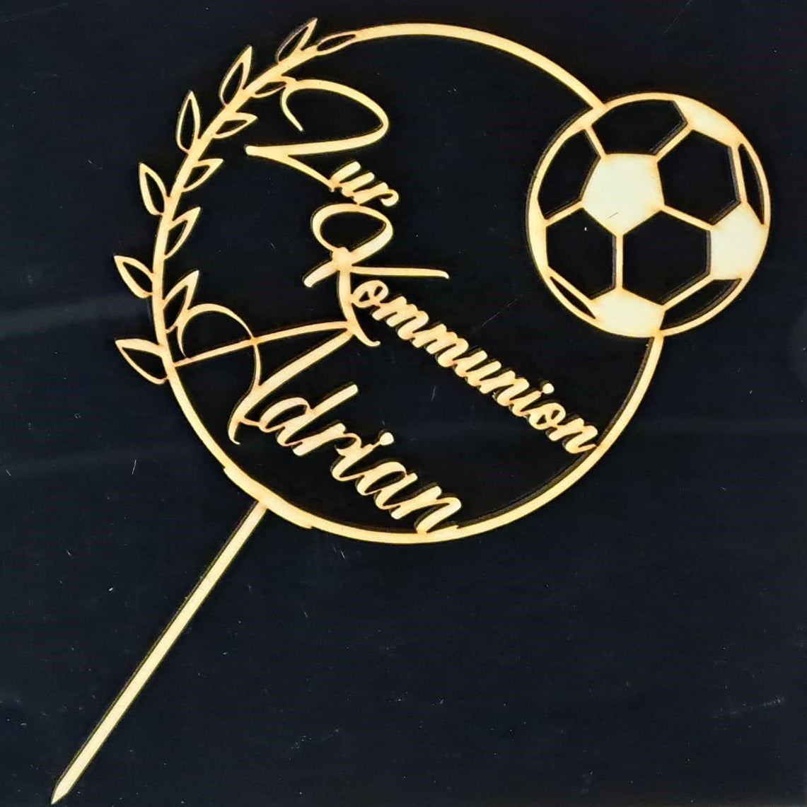 Personalisierter Caketopper „Zur Kommunion" mit Name und Fußball